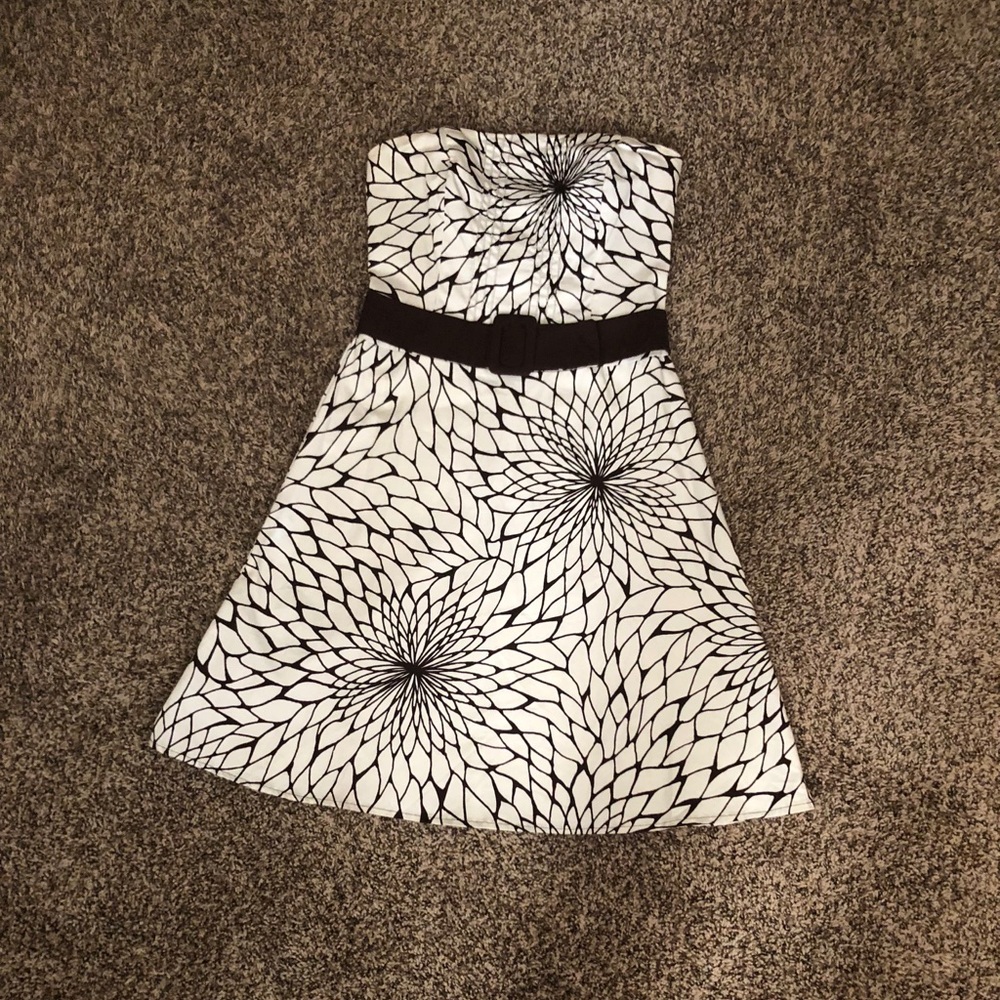 White and brown strapless dress